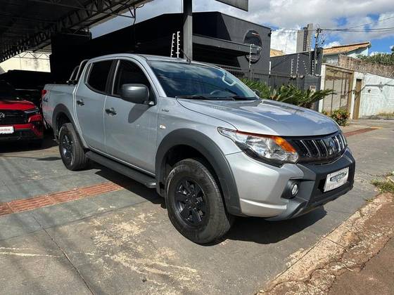 MITSUBISHI L200 TRITON 2.4 16V TURBO DIESEL OUTDOOR GLS CD 4X4 AUTOMÁTICO